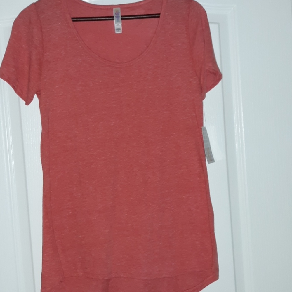 NWT!! Lularoe XS Classic tee